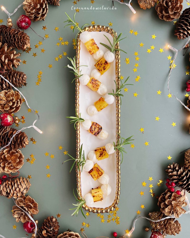 BROCHETAS DE PIÑA CON MOZZARELLA