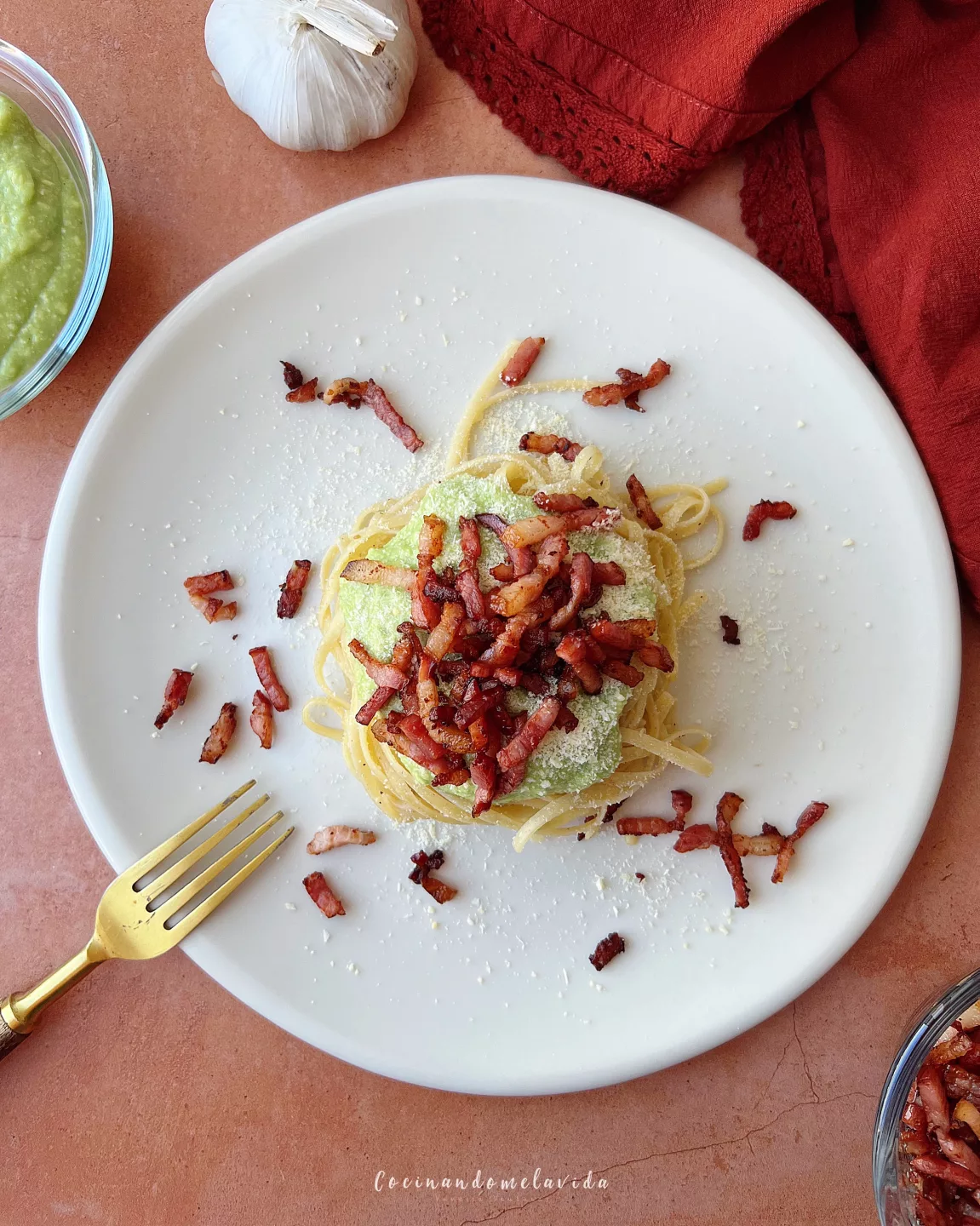 tallarines a la carbonara de aguacate