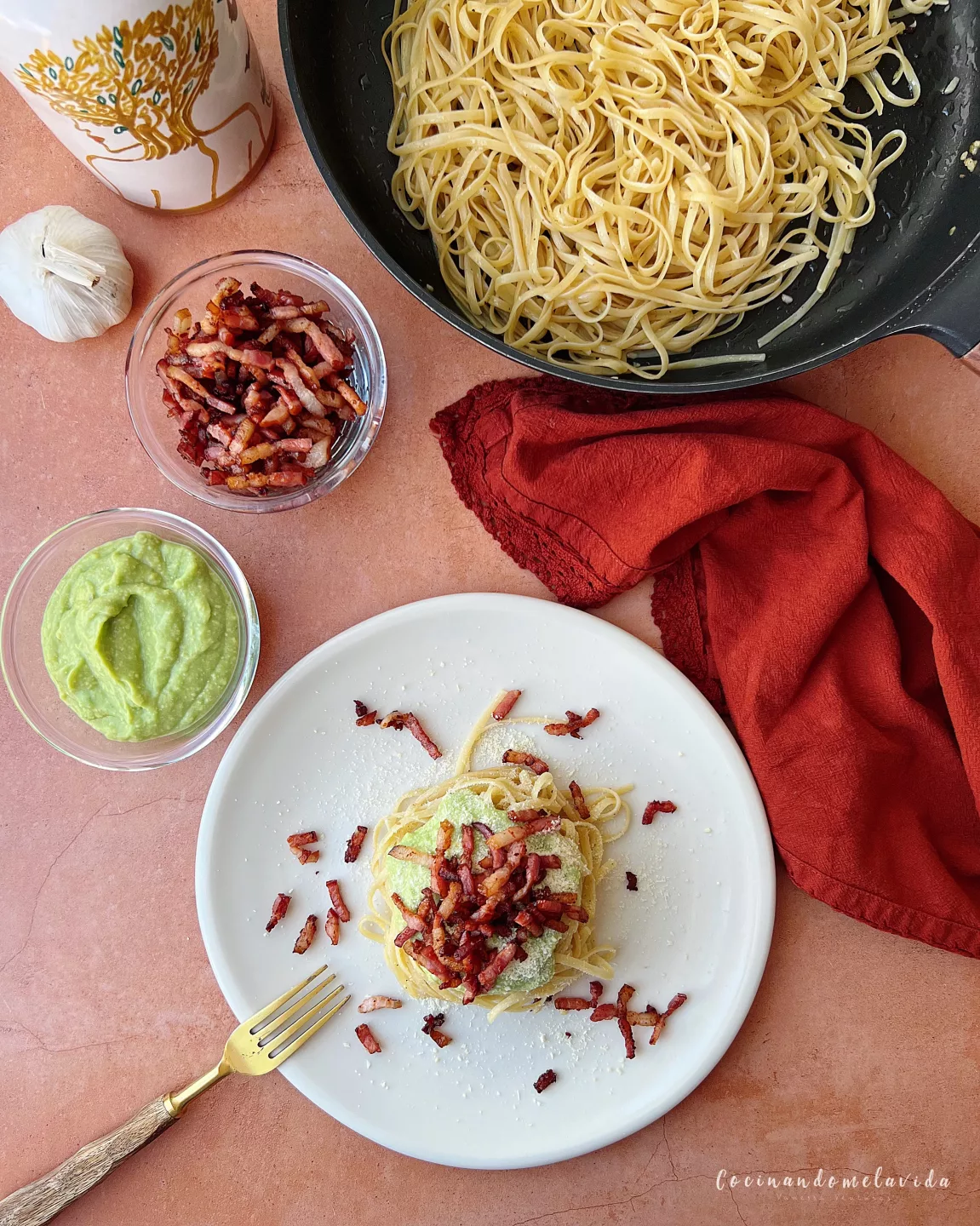 tallarines a la carbonara de aguacate