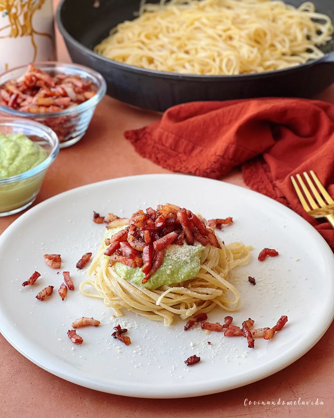 tallarines a la carbonara de aguacate