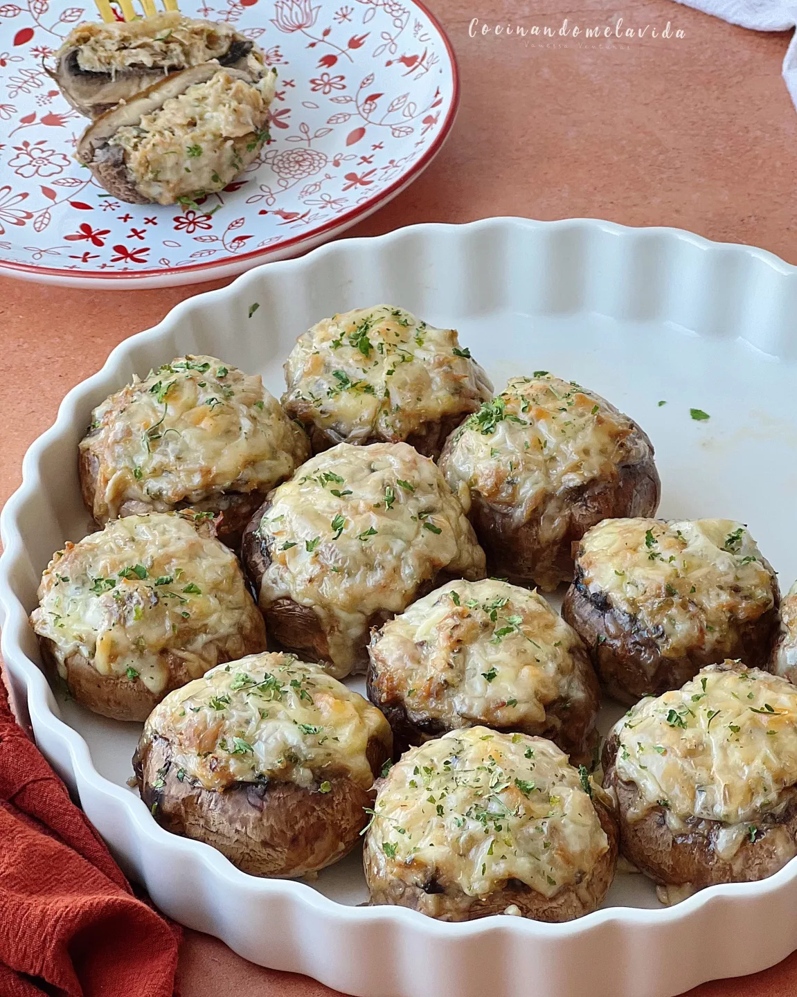 CHAMPIÑONES RELLENOS DE ATÚN