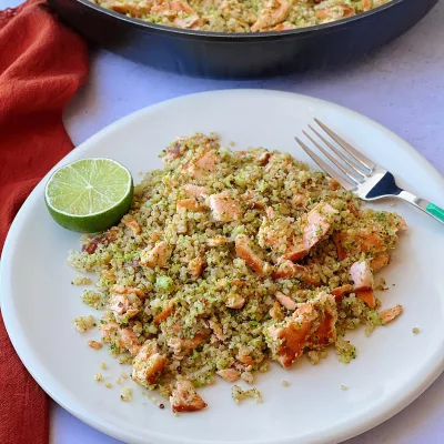 SALMÓN CON BRÓCOLI Y QUINOA