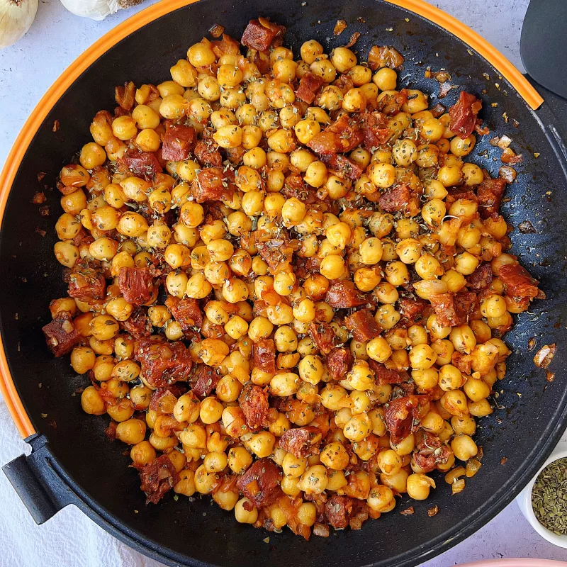 GARBANZOS CON CHORIZO