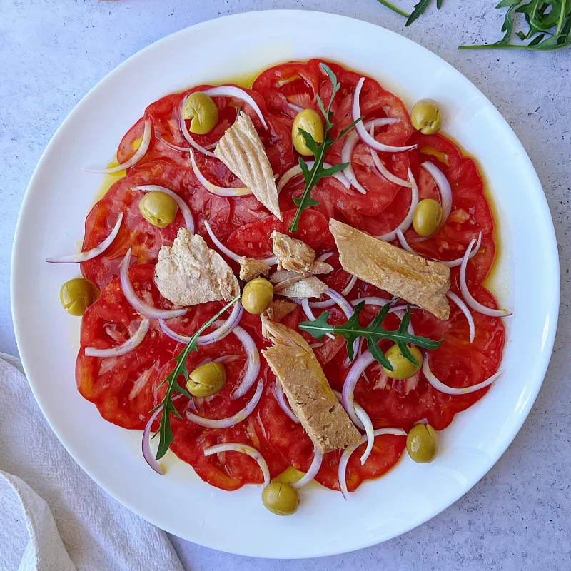 ENSALADA DE TOMATE Y VENTRESCA