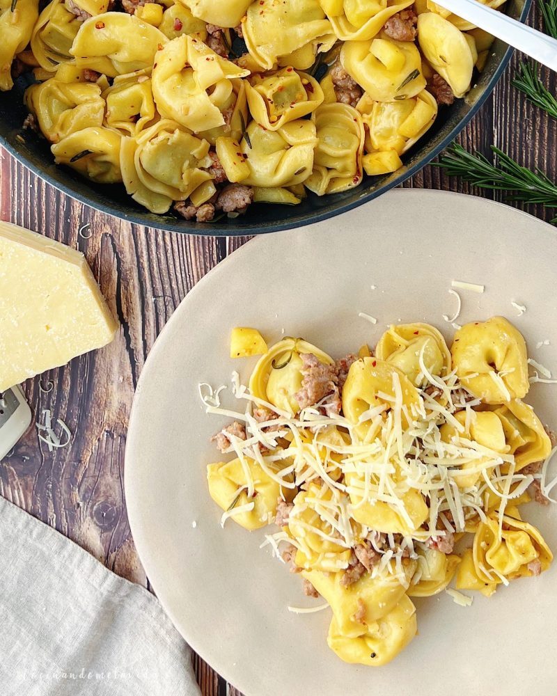 TORTELLINIS RELLENOS CON MANZANA Y BUTIFARRA