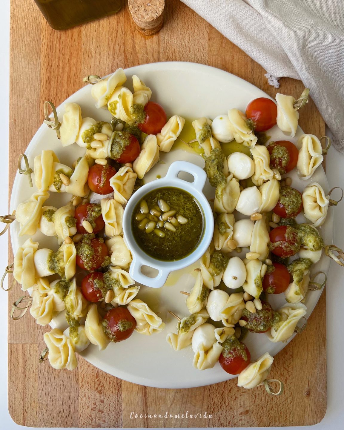 BROCHETAS DE TORTELLINI CON PESTO