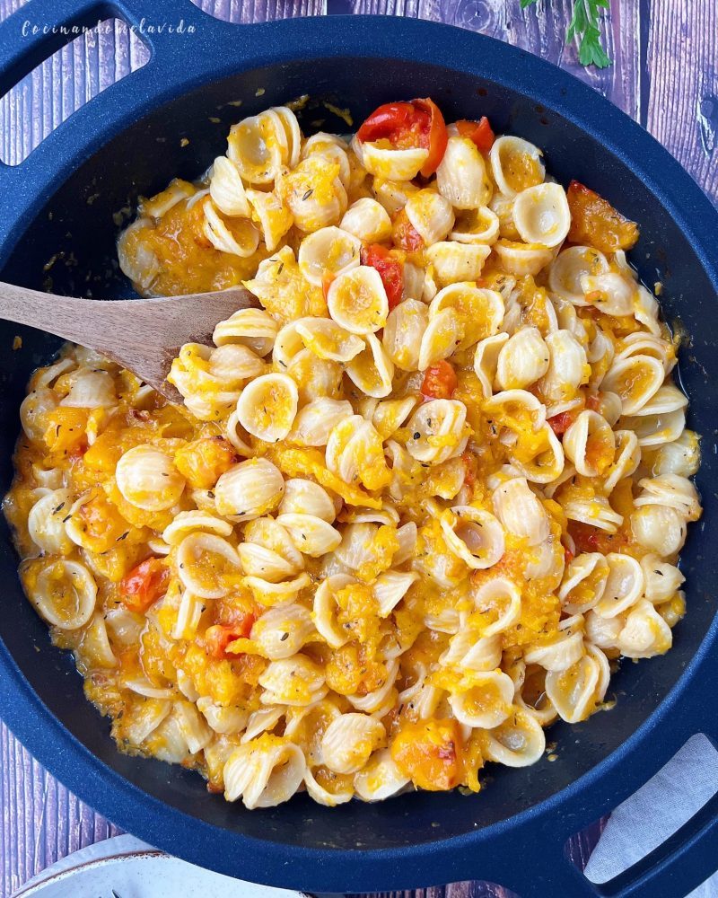 PASTA CON CALABAZA Y QUESO DE CABRA