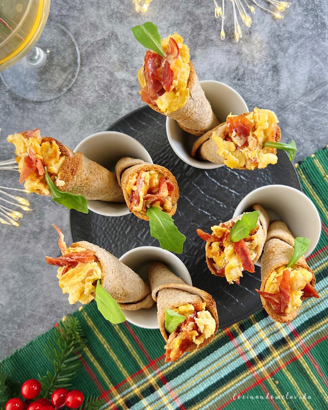 CUCURUCHOS CON TORTILLA Y LOMO IBÉRICO