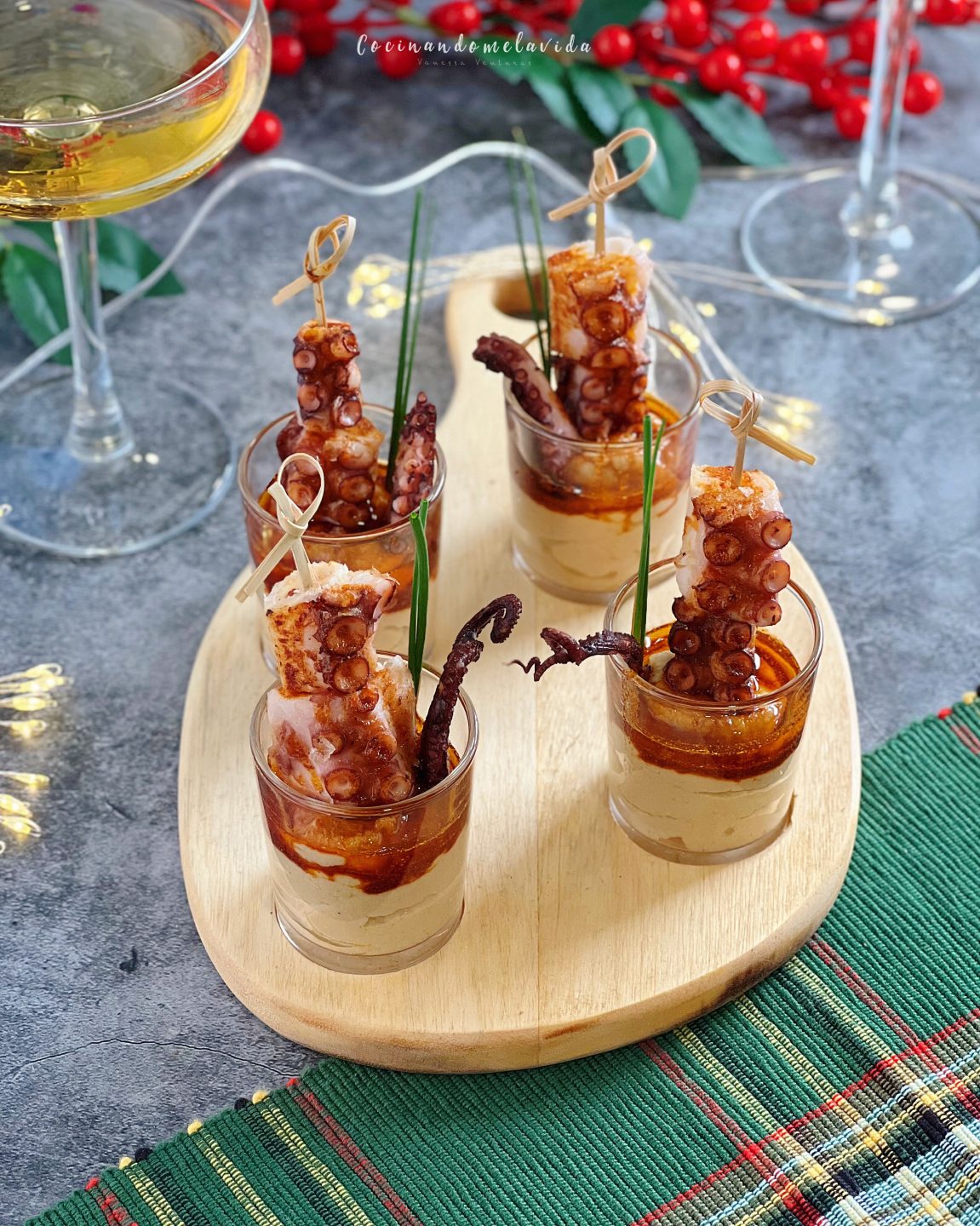 vasitos de pulpo con hummus